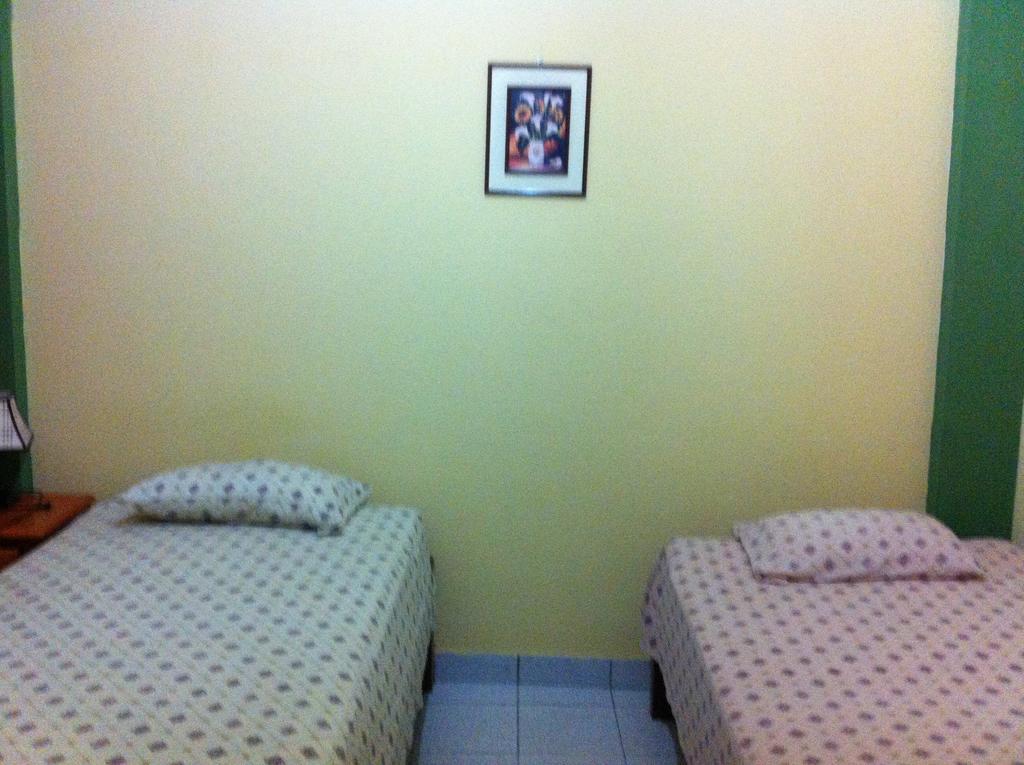 Hostal El Colibri Iquitos Habitación foto