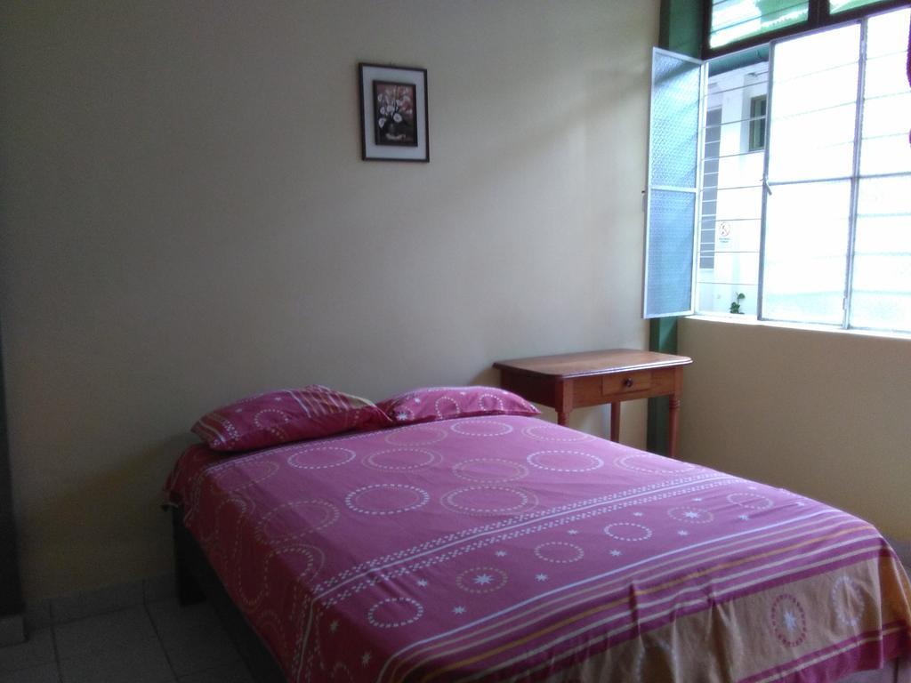 Hostal El Colibri Iquitos Habitación foto