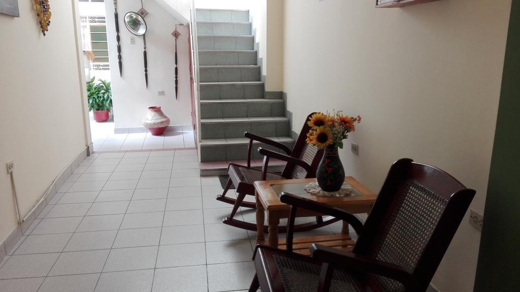Hostal El Colibri Iquitos Exterior foto