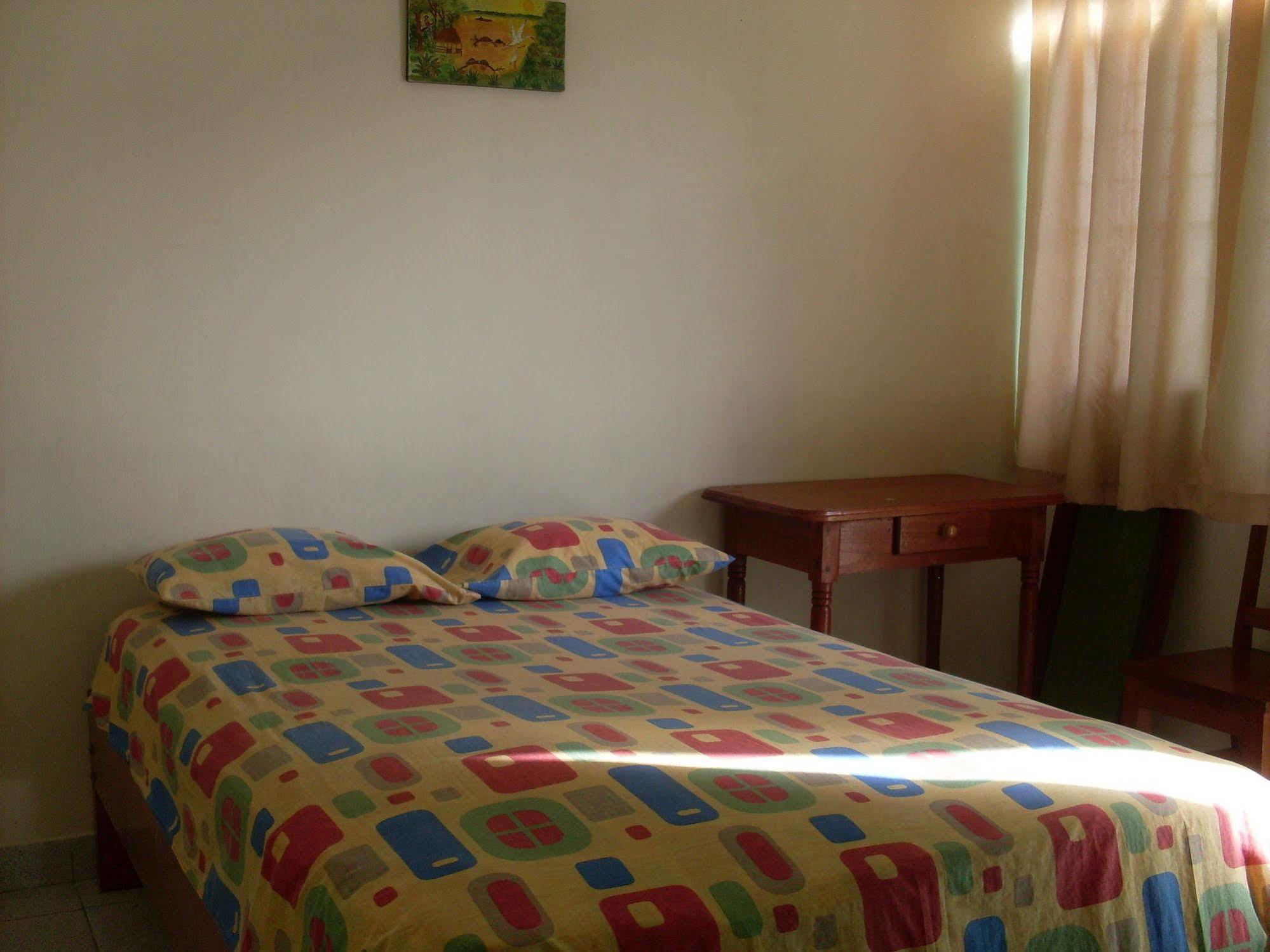 Hostal El Colibri Iquitos Exterior foto