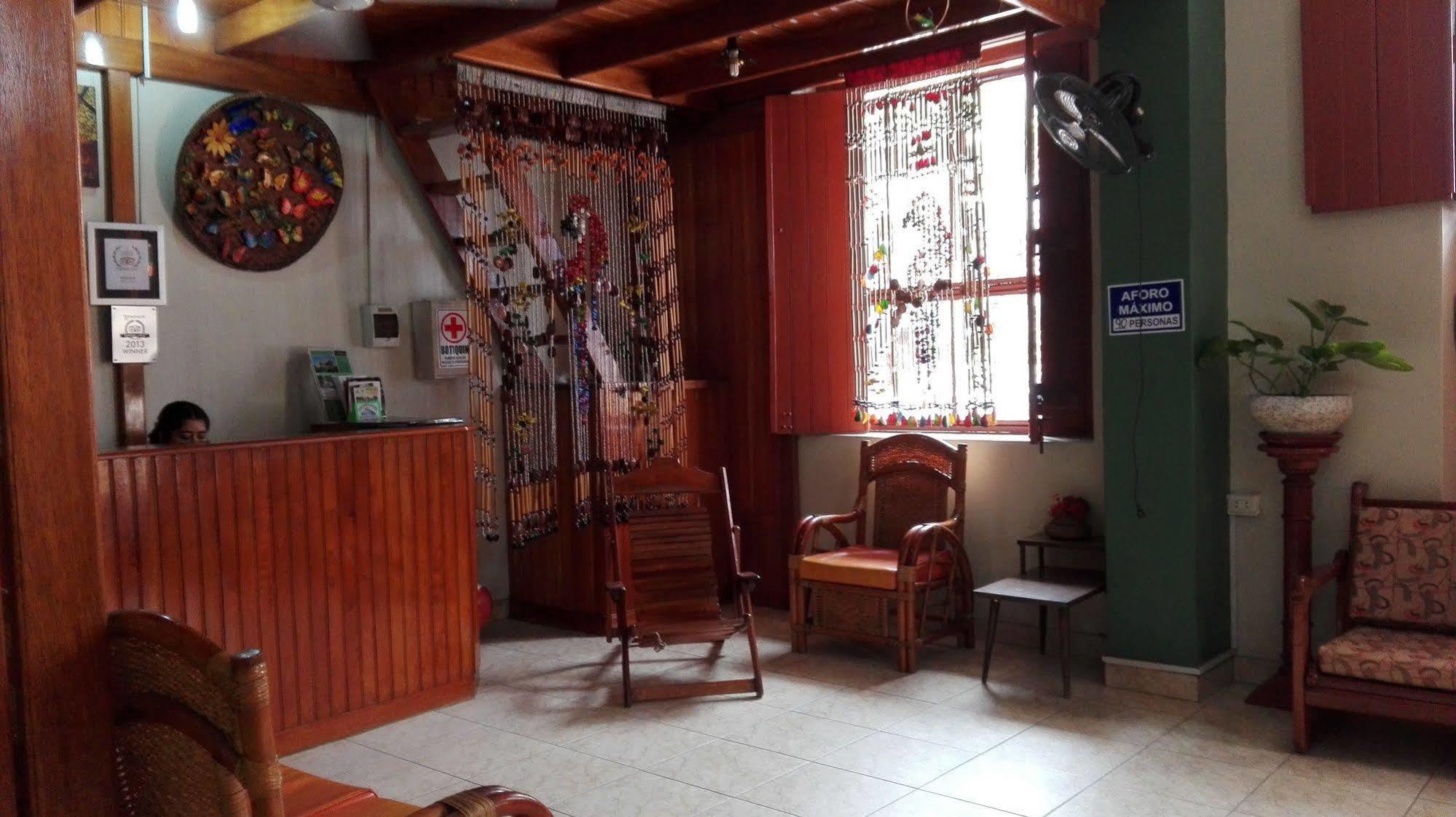 Hostal El Colibri Iquitos Exterior foto