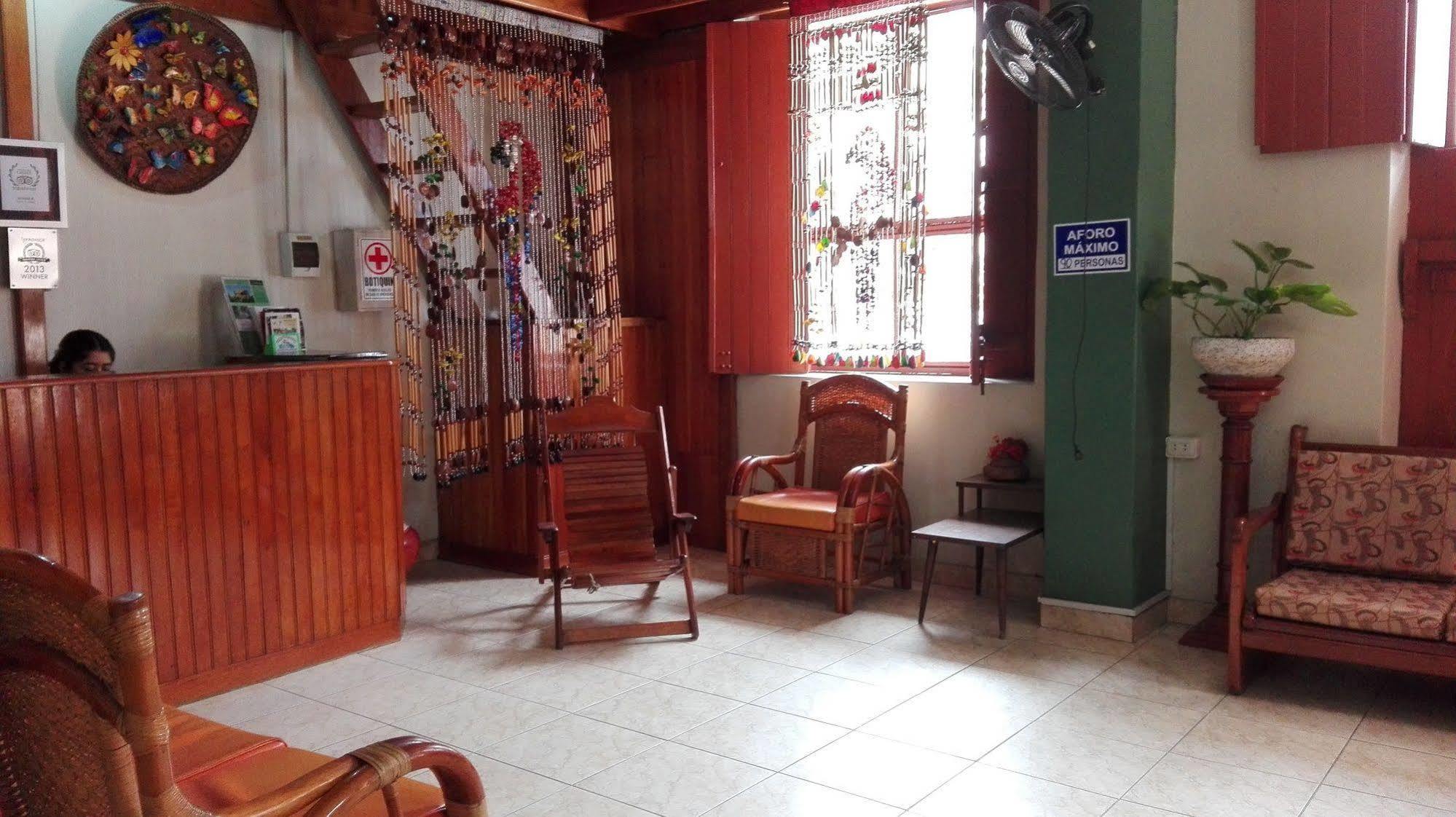 Hostal El Colibri Iquitos Exterior foto