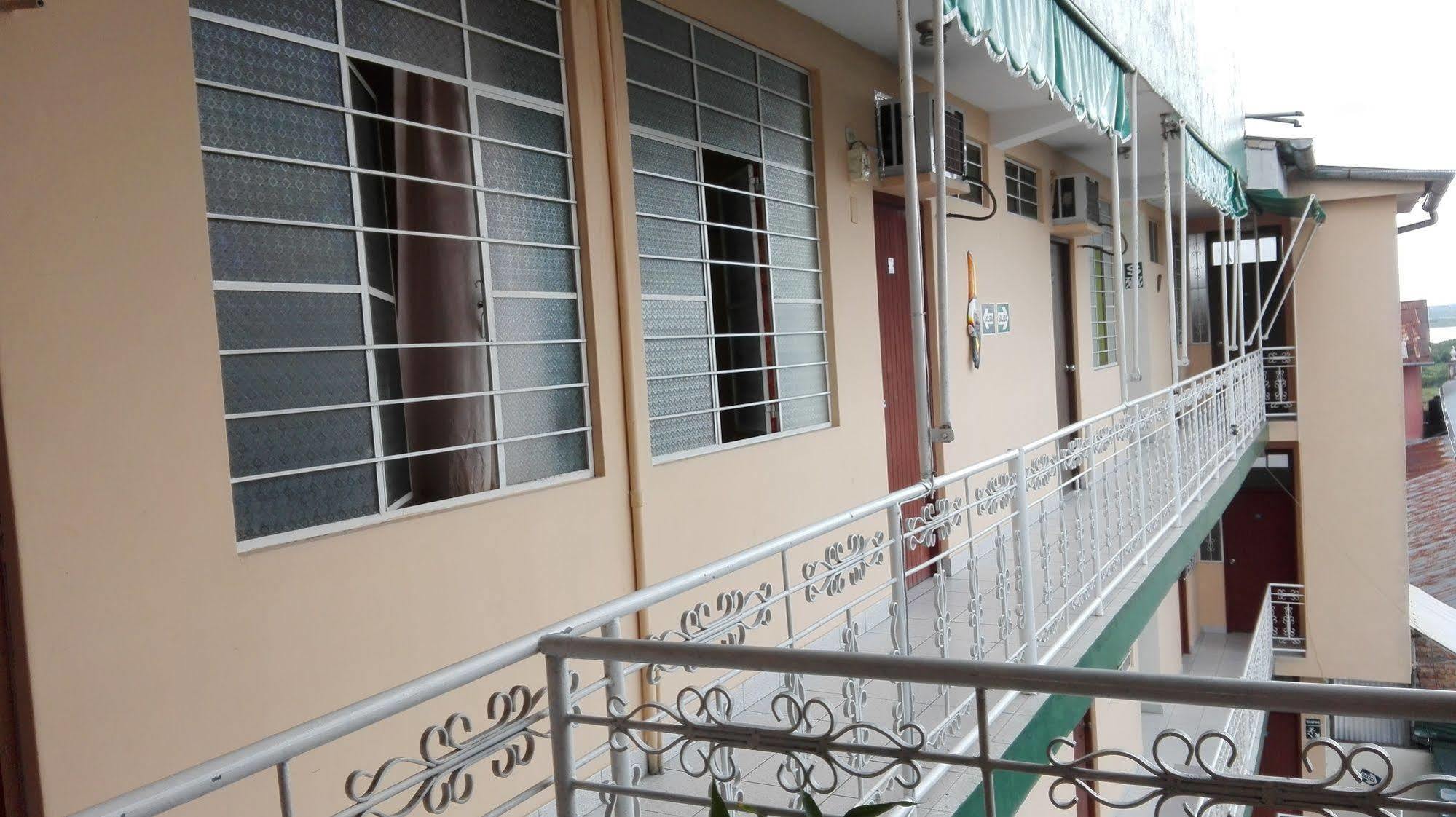 Hostal El Colibri Iquitos Exterior foto