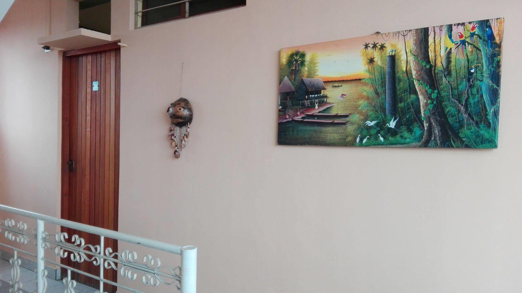 Hostal El Colibri Iquitos Exterior foto
